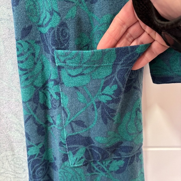 NWT LulaRoe Sarah duster roses pattern blue hues size S - Picture 9 of 15
